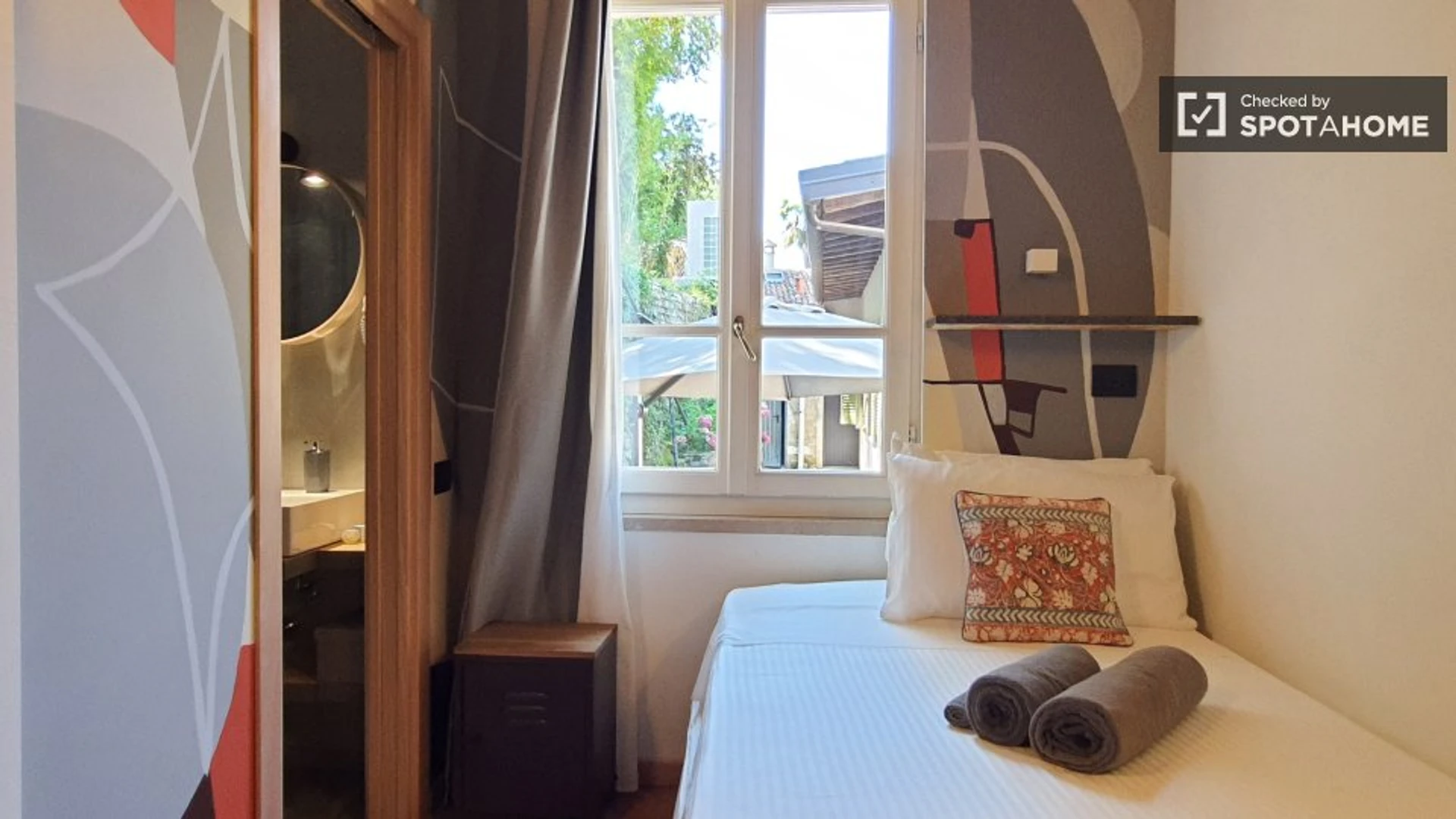 Pokój do wynajęcia z podwójnym łóżkiem w Brescia