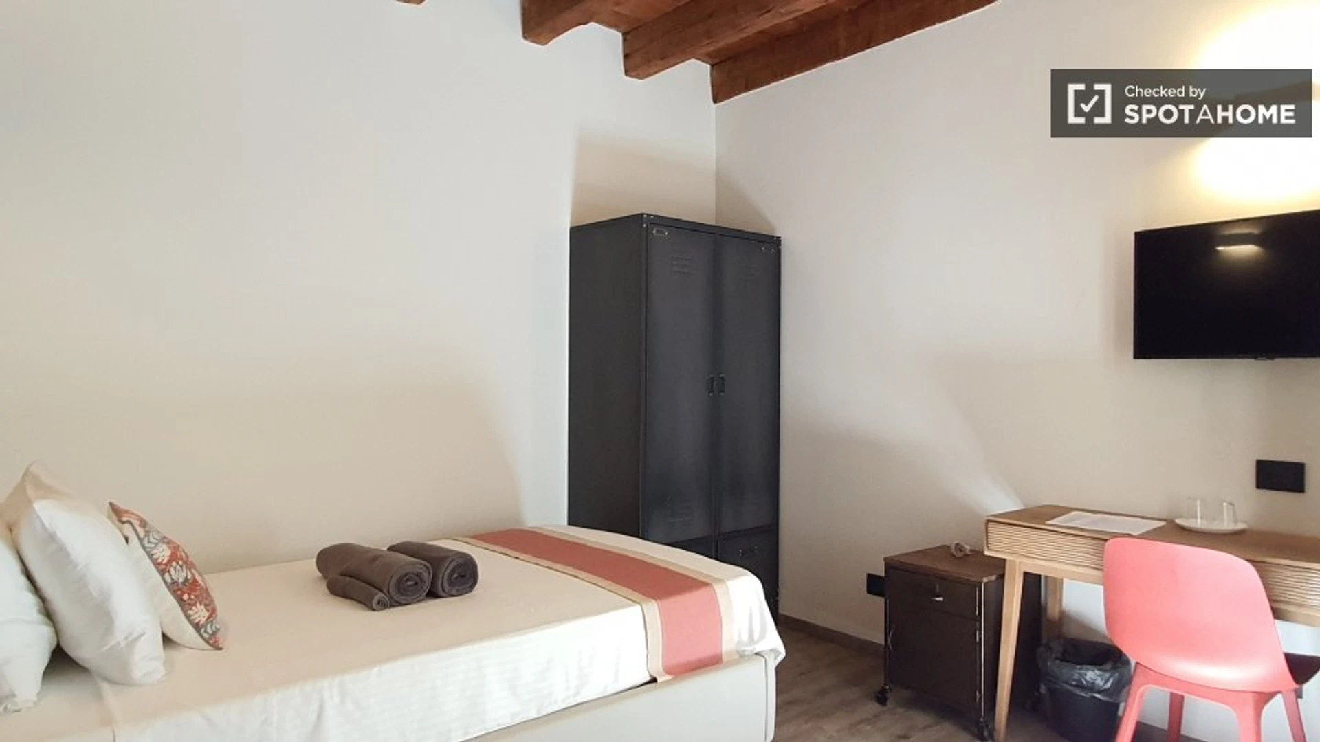Brescia de çift kişilik yataklı kiralık oda