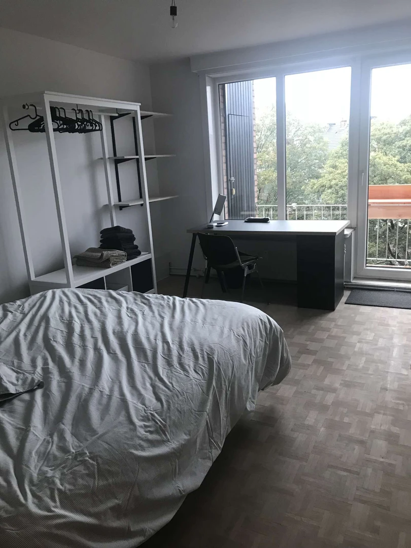 Renting rooms by the month in gent