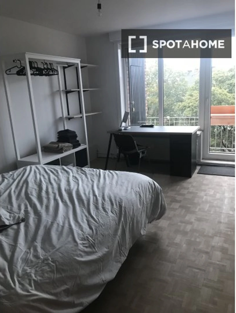 Gent de çift kişilik yataklı kiralık oda