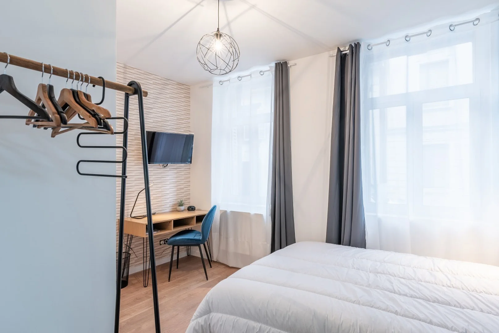 Habitación estudiantil amplia y cómoda en 