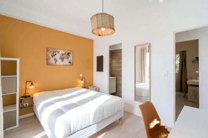 Quarto privado em 922 Av. de la Victoire du 8 Mai 1945, 83000 Toulon, France, imagem 2 de 17
