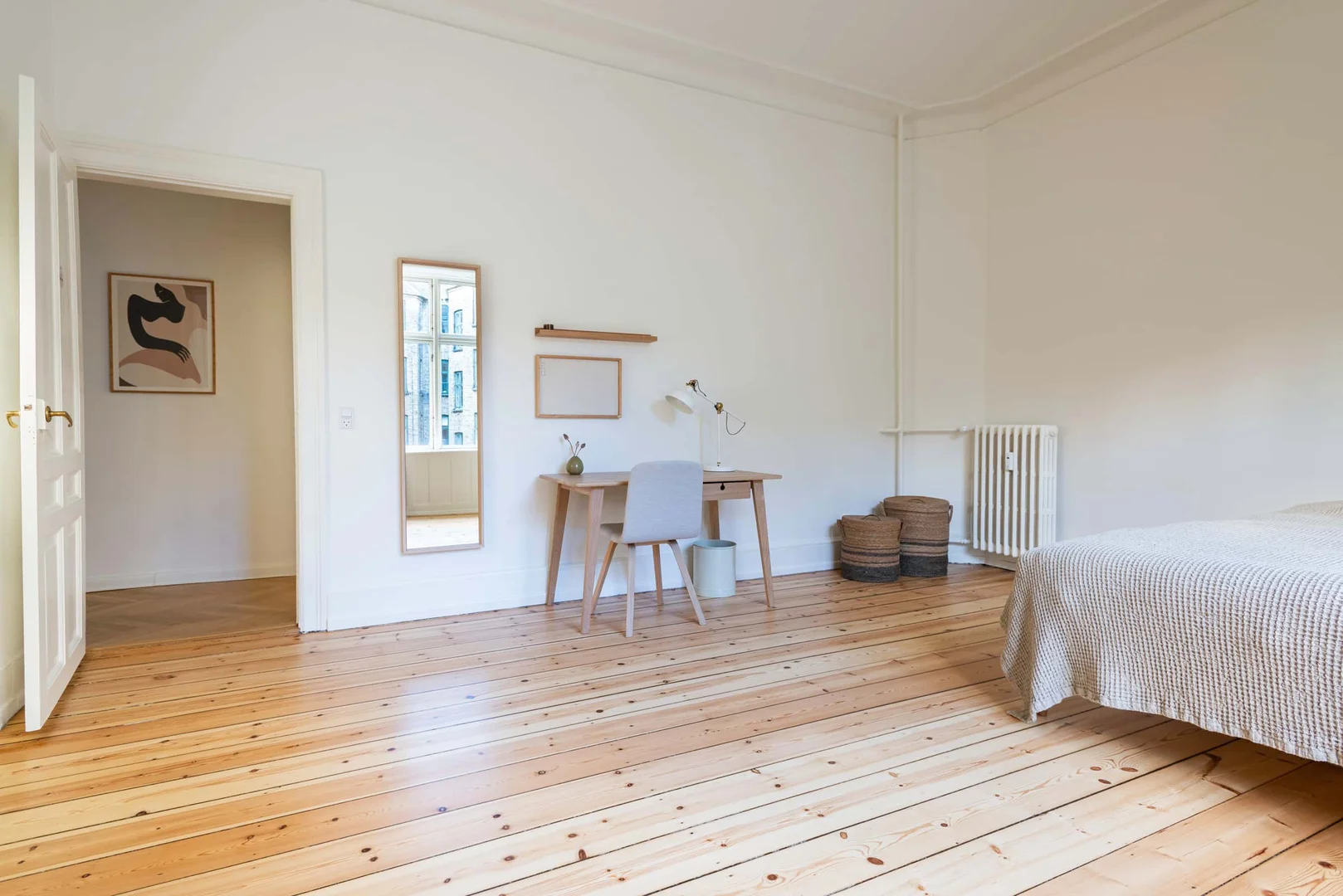 Chambre confortable pour étudiants disponible dans
