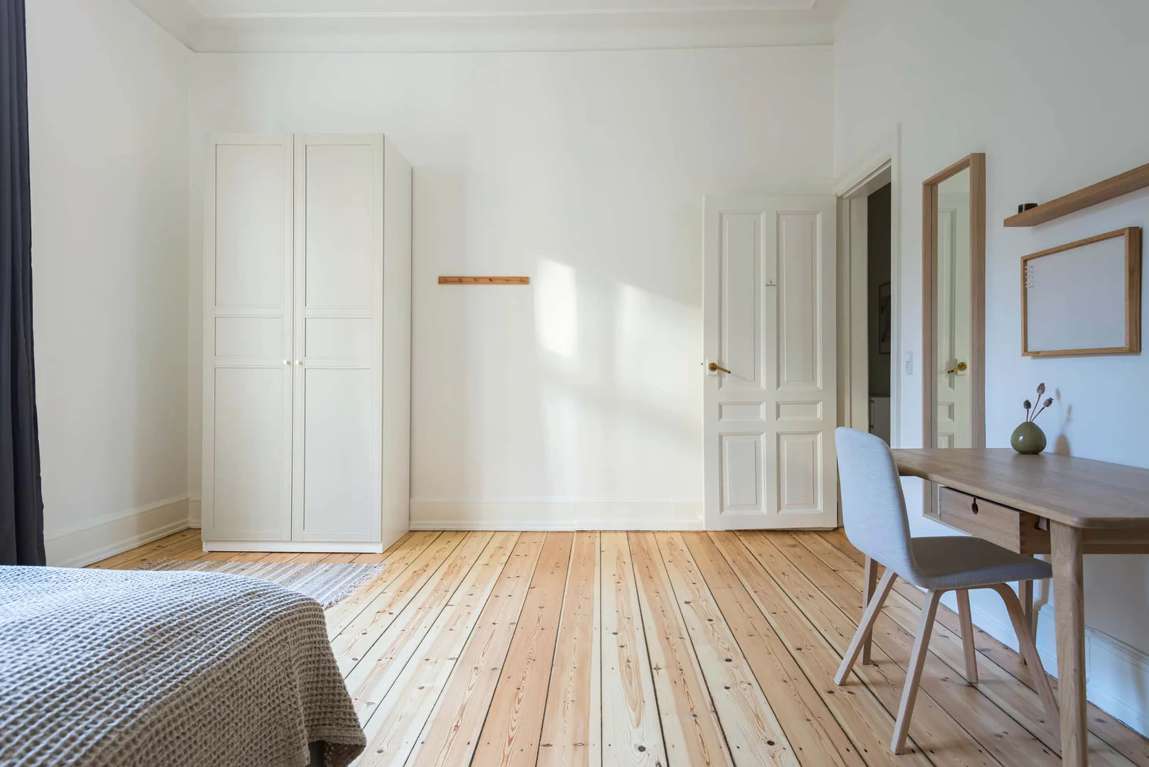 Chambre abordable pour les étudiants avec un bon éclairage dans
