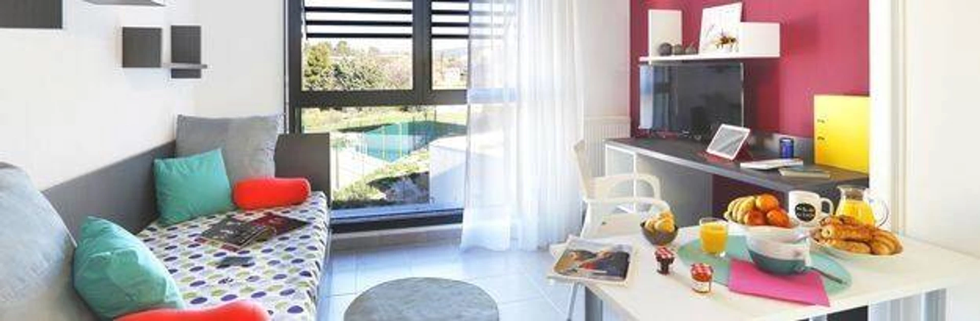 Bright private room in Aix-en-provence