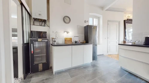 Habitación privada en Rue du Théâtre, Centre Ville-Peuple-Chavanelle, imagen 8 de 10