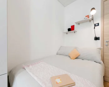 Quarto privado em Via Padova, imagem 2 de 19
