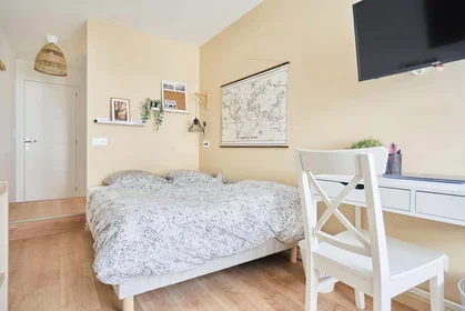 私人房间 在 35 Rue du Jard, 51100 Reims, France, 10的图像1