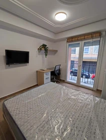 Bright private room in Elche-elx