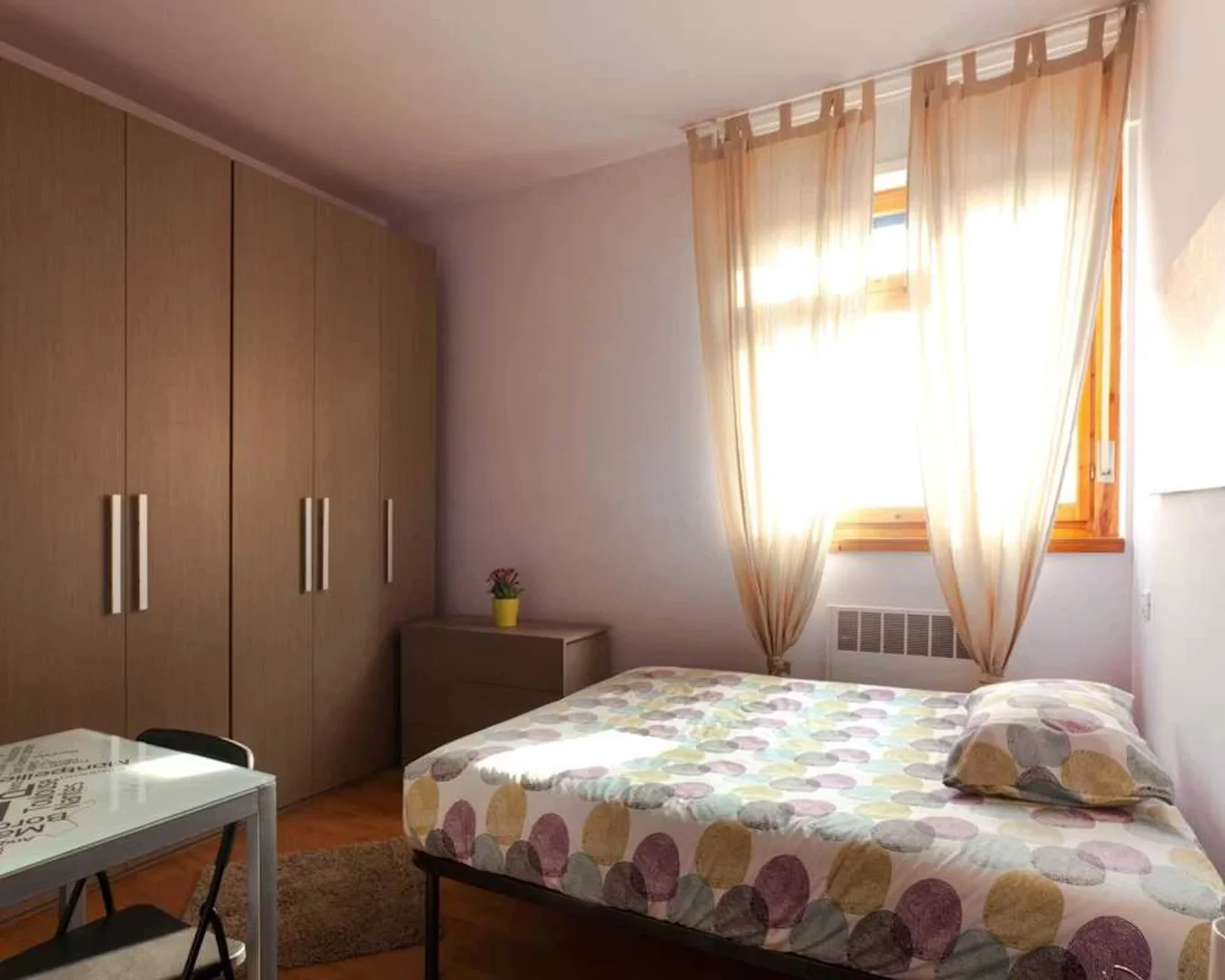 Quarto amigo do estudante em  com comodidades modernas