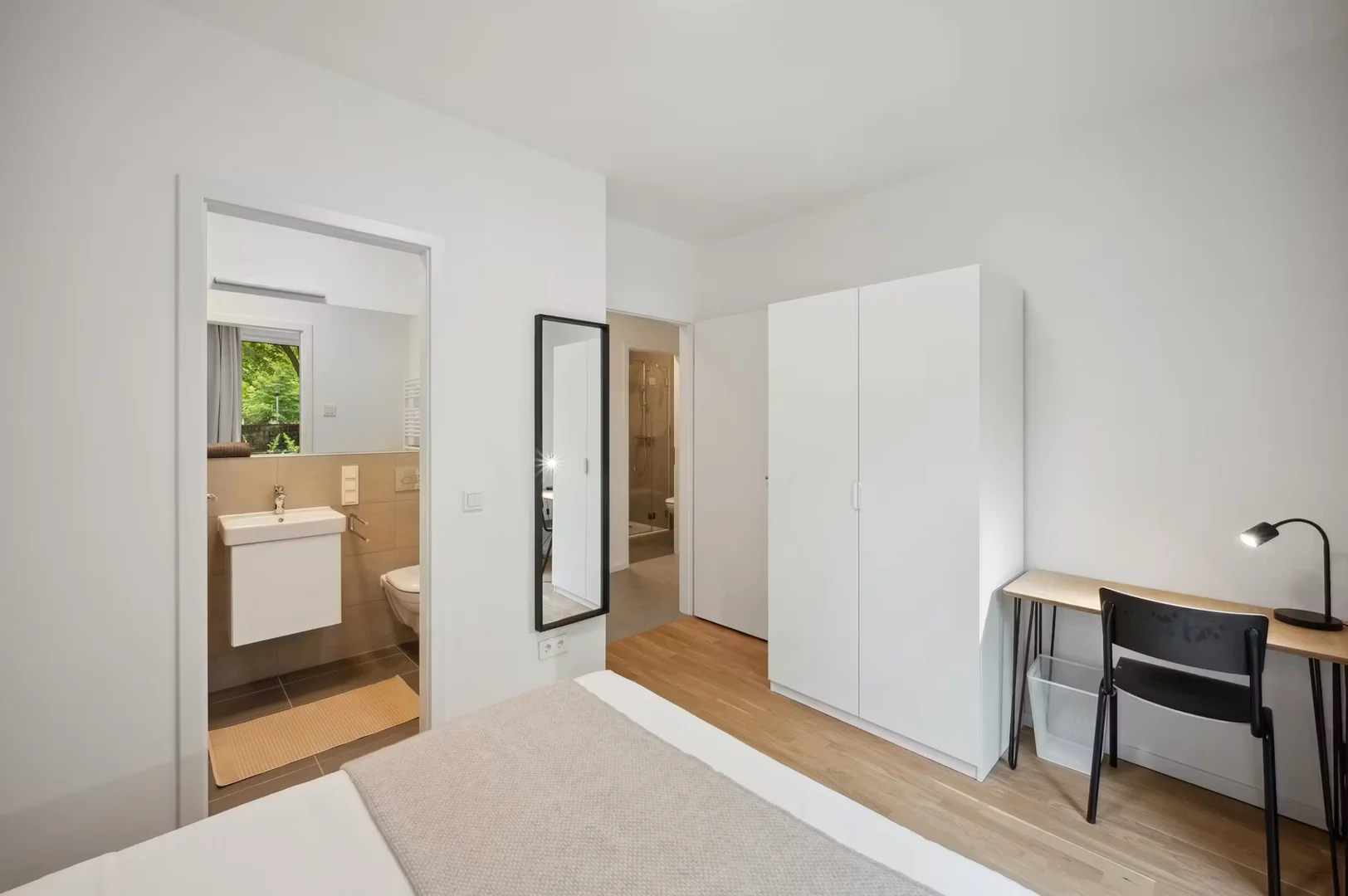 'de öğrenci dairesinde, tamamen mobilyalı kiralık oda
