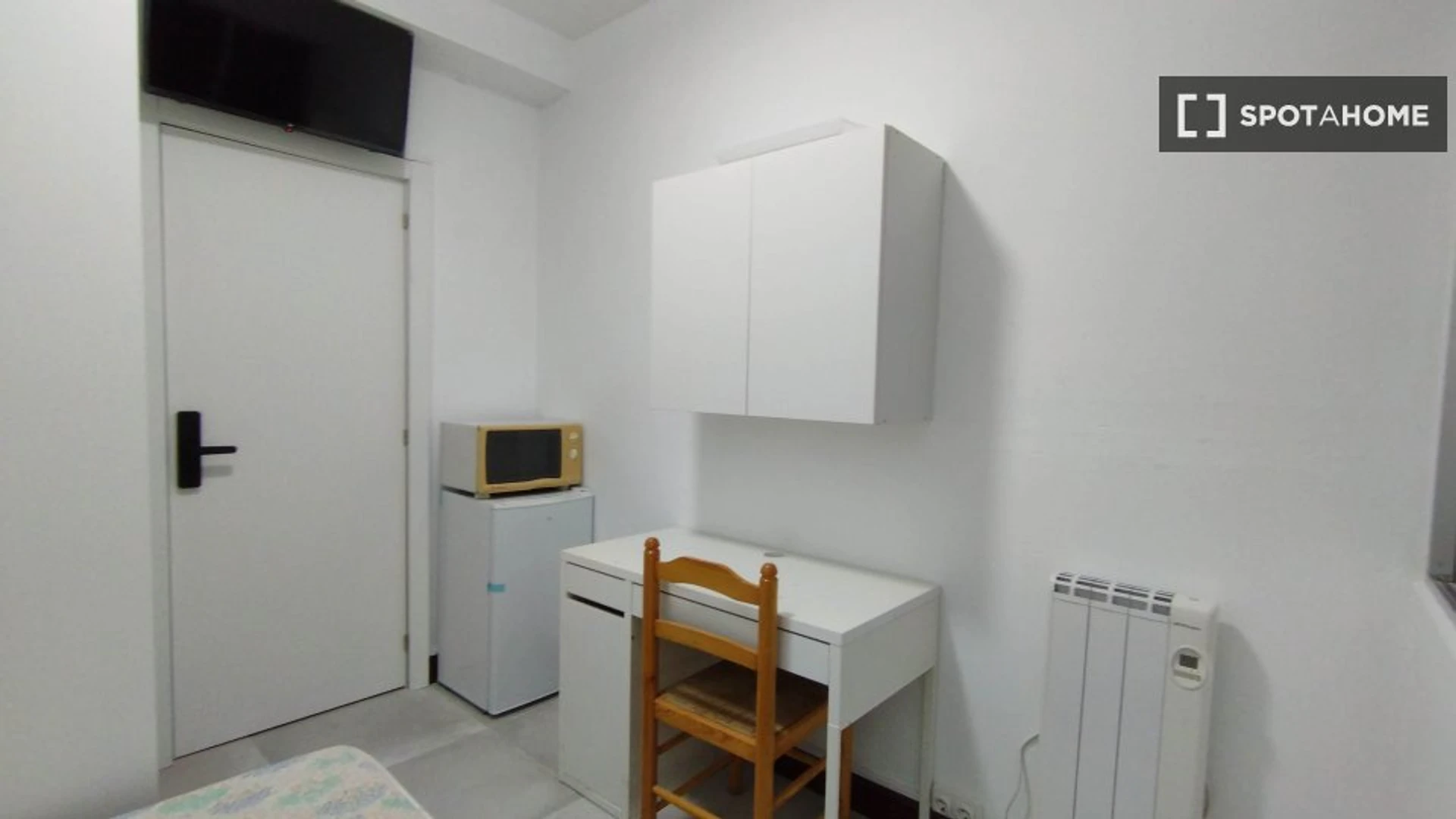 Room for rent in a shared flat in Bilbao