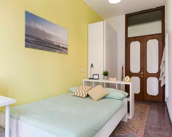 Habitación privada en Viale Giovanni Vicini, imagen 1 de 30
