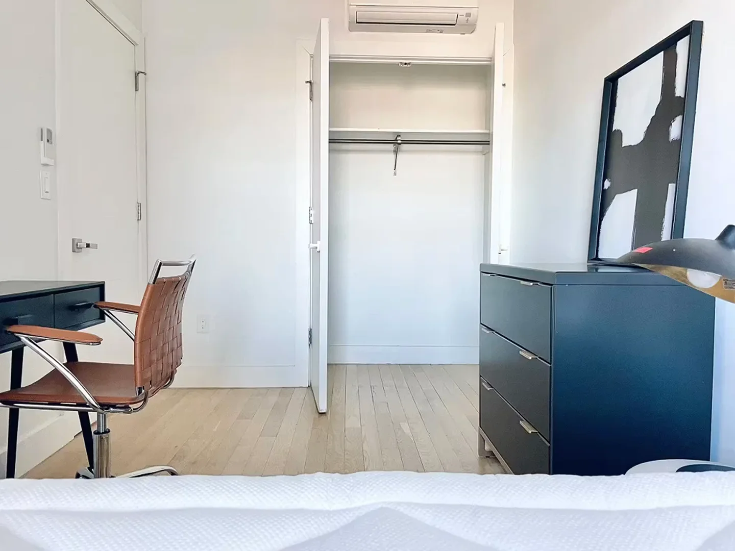 Economical student room with convenient location in 