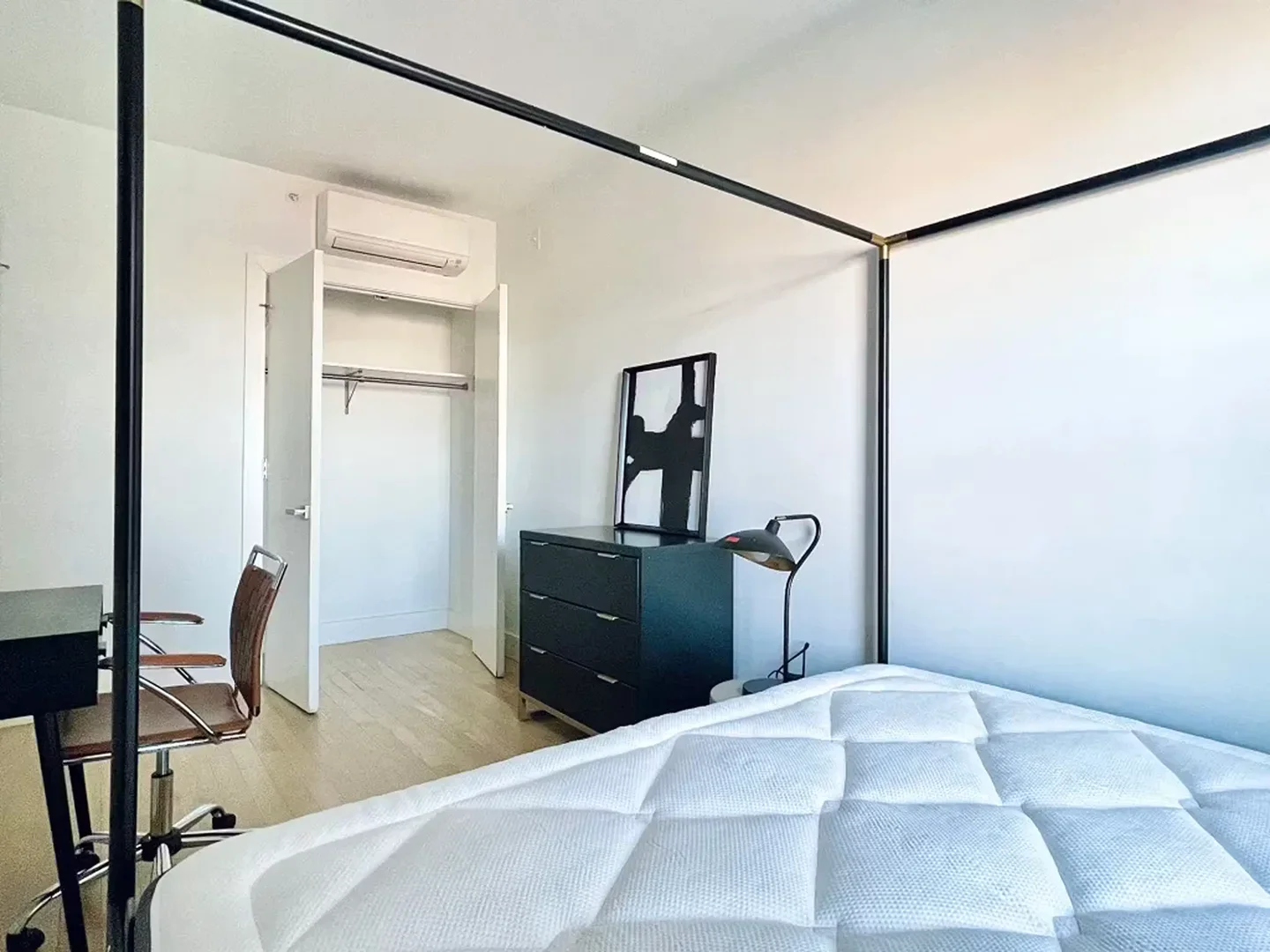 Budget-friendly student room close to campus in 