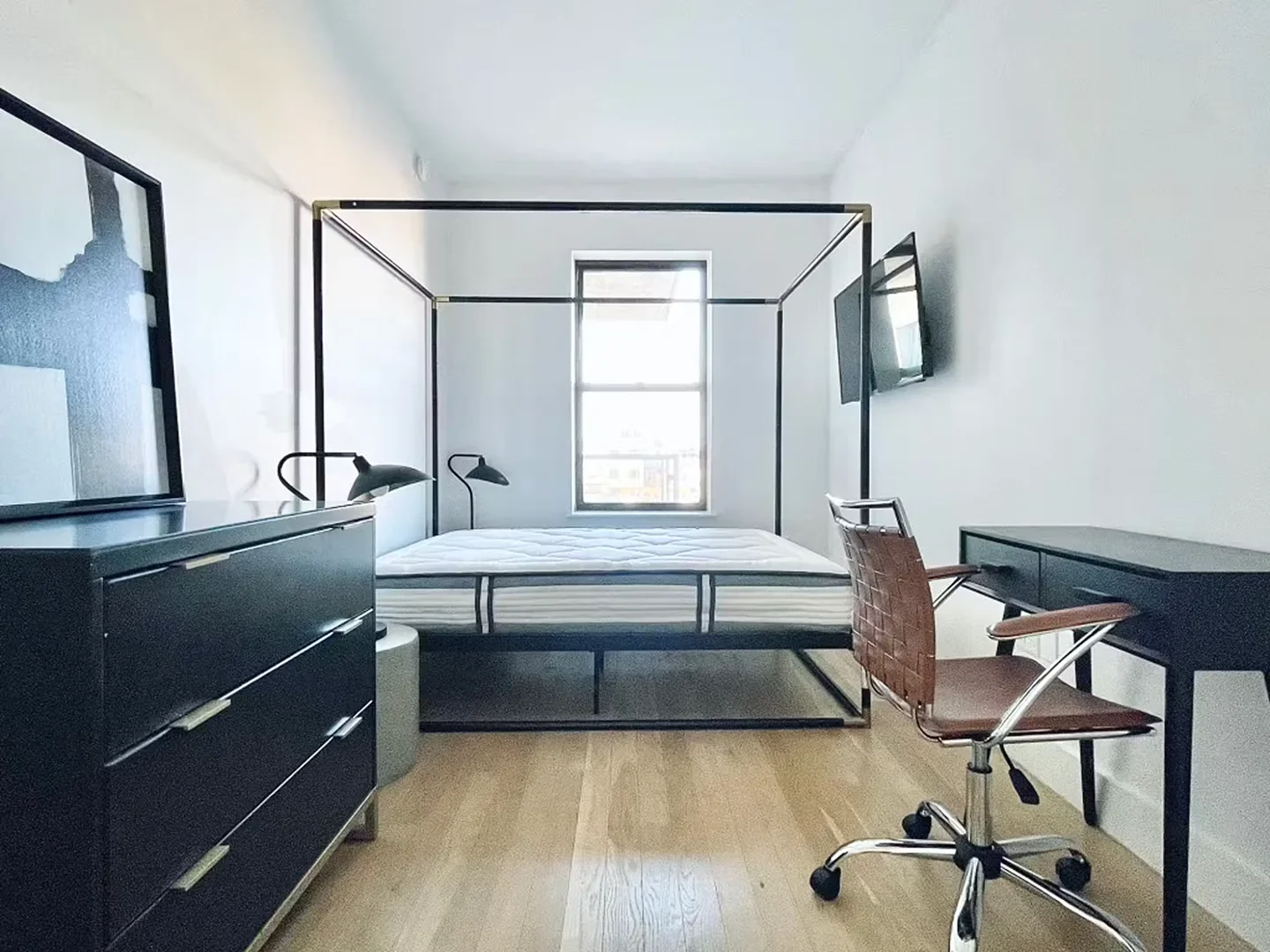 Functional student room perfect for studying in 