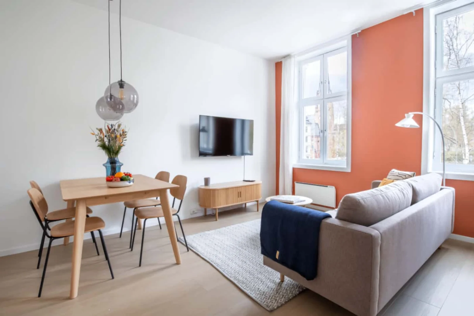 Chambre d'étudiant à  avec espace d'étude et installations communes