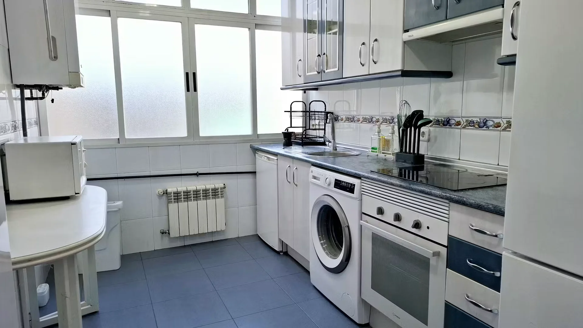 Student-friendly room in with modern amenities