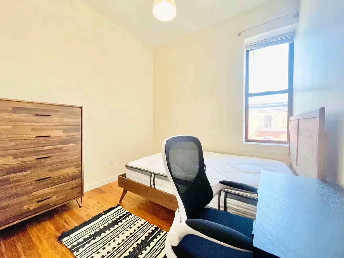 Quarto de estudante económico perto do campus em 