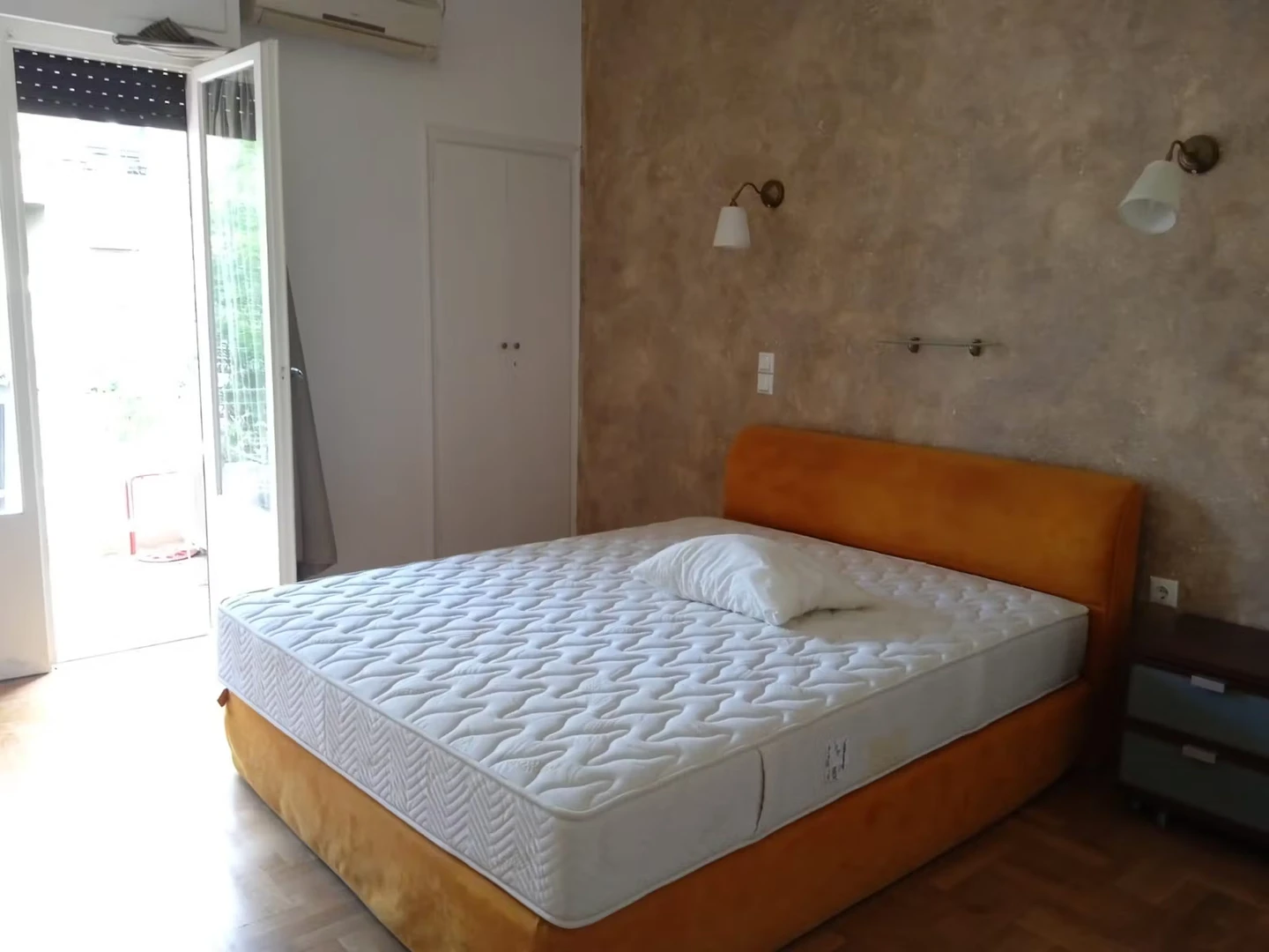 Habitación compartida en apartamento de 3 dormitorios Atenas