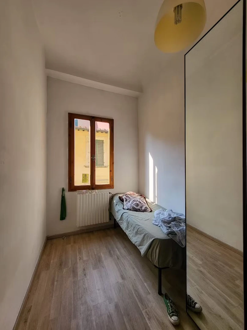 Stanza in condivisione in un appartamento di 3 camere da letto Firenze