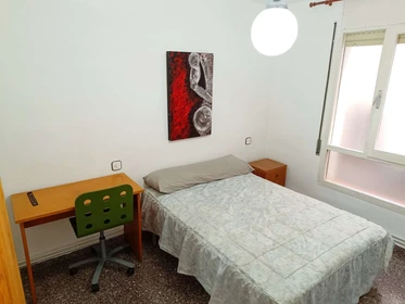 Quarto para alugar com cama de casal em Sabadell