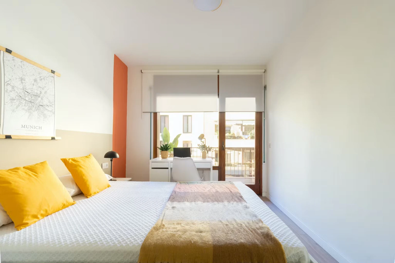 Girona de ortak bir dairede kiralık oda