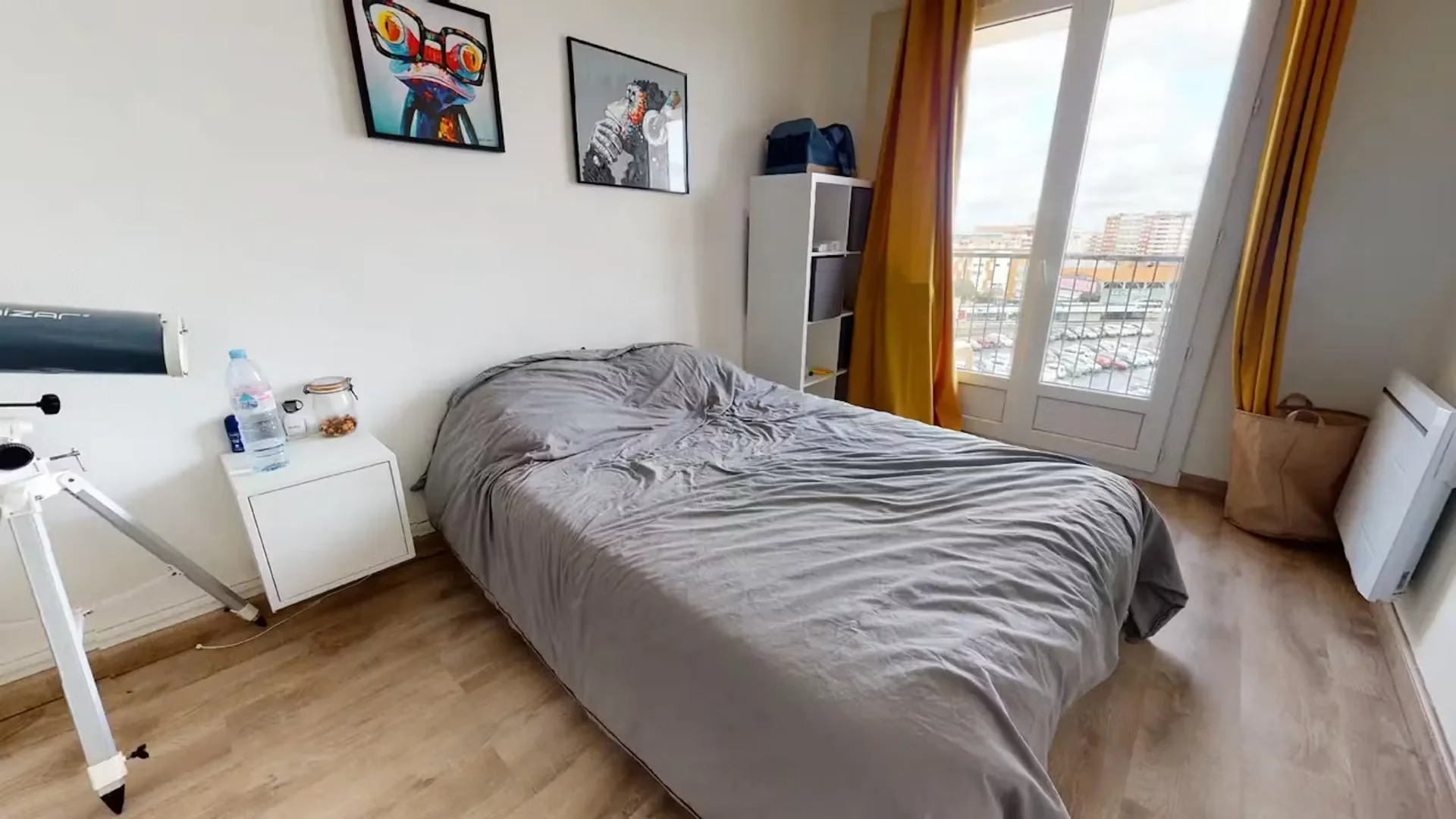 Habitación para estudiantes en  con área de estudio y facilidades compartidas