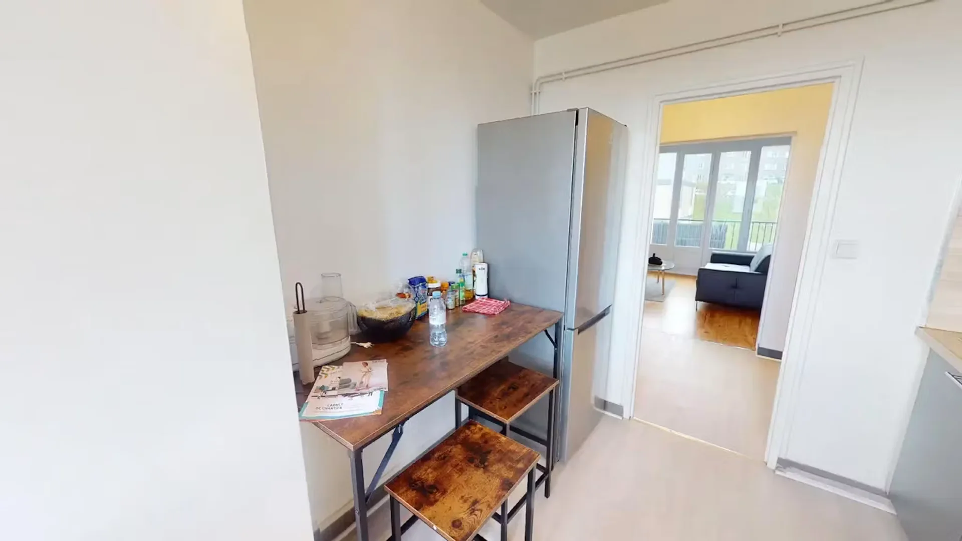Habitación estudiantil económica cerca del campus en 