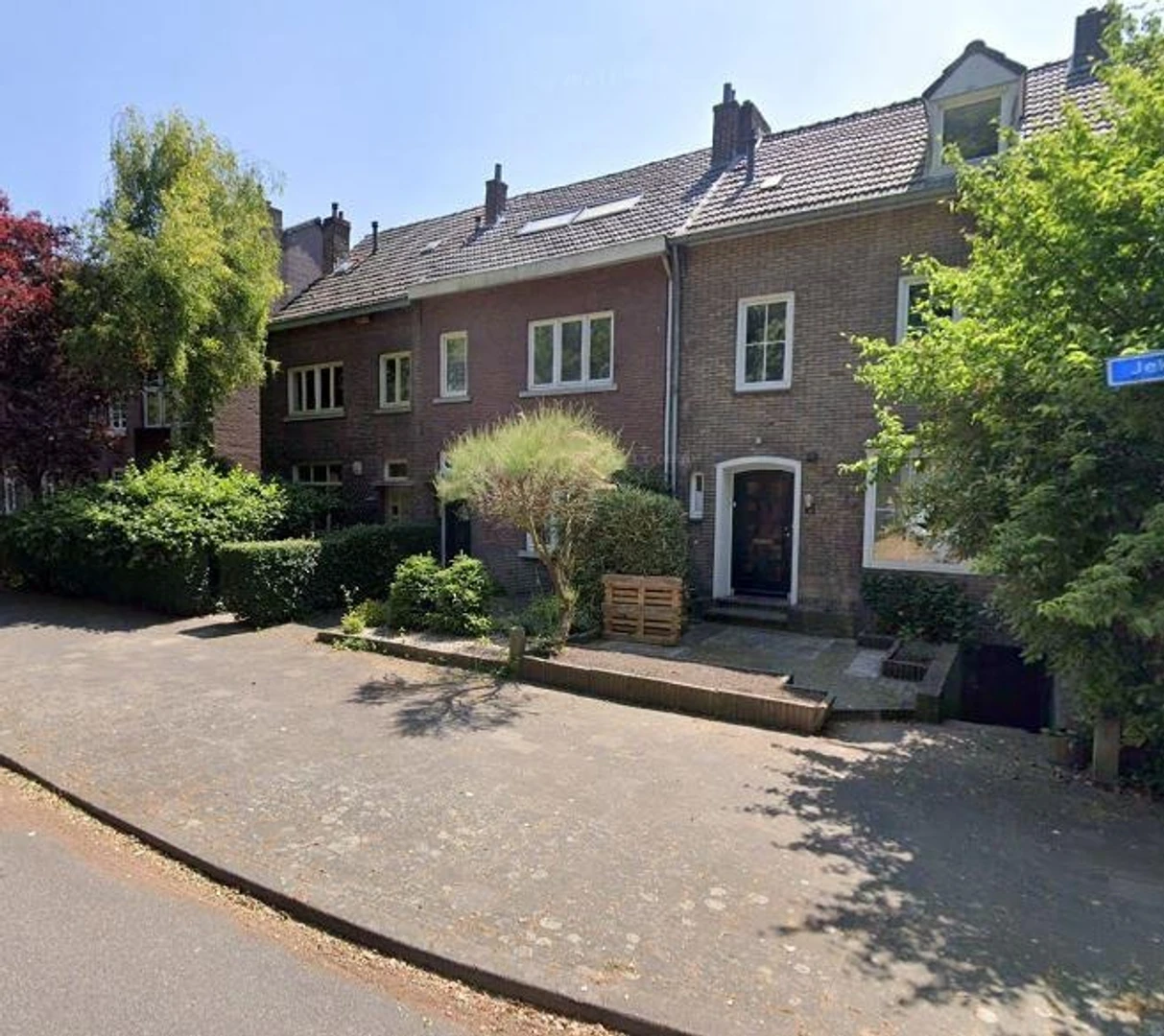 Renting rooms by the month in maastricht