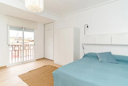 Quarto para alugar com cama de casal em Elche-elx