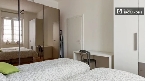 Alojamiento con 3 habitaciones en Milán