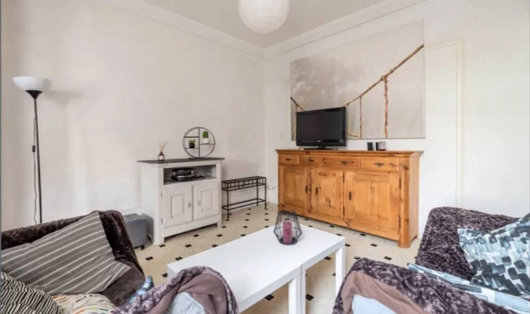 Quarto amigo do estudante em  com comodidades modernas