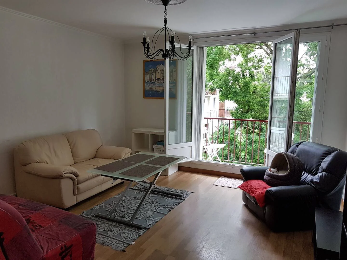 Quarto de estudante económico perto do campus em 