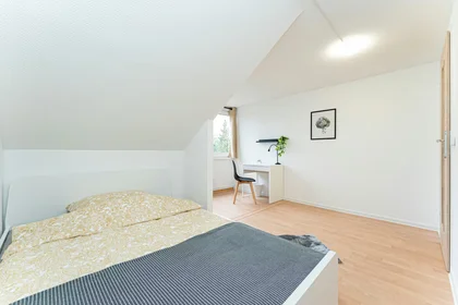 Private room at Laehr'scher Jagdweg, Zehlendorf, image 1 of 7