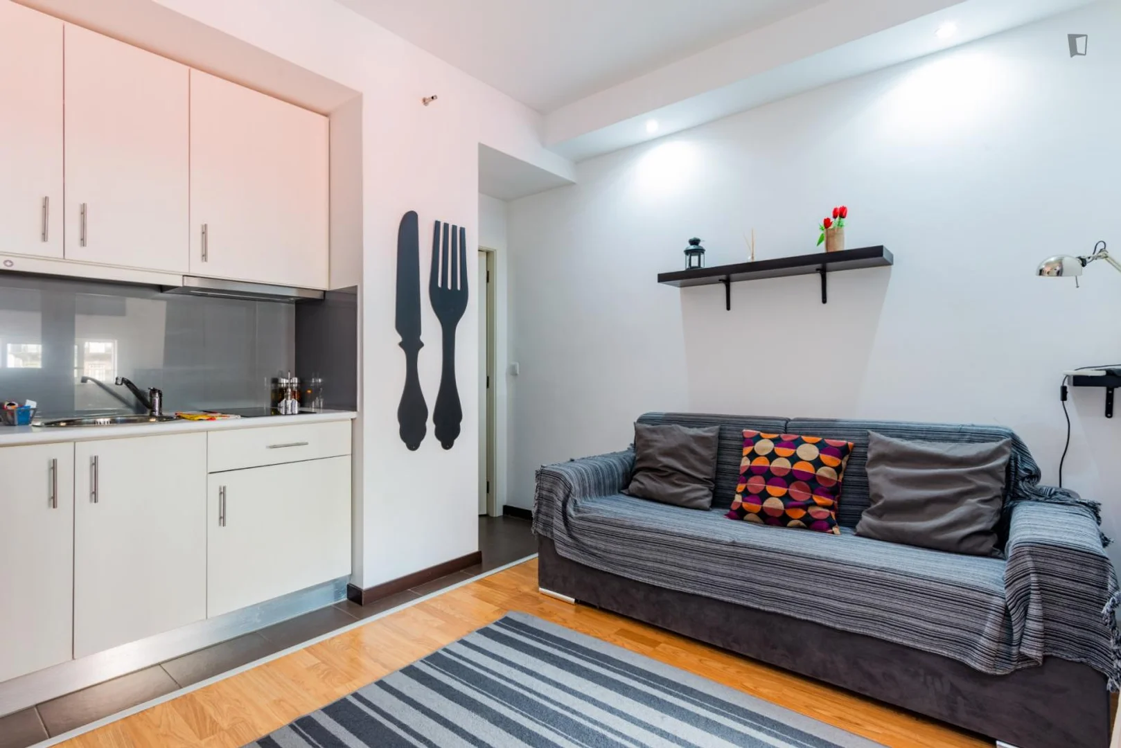 Student-friendly studio with excellent transport links in 