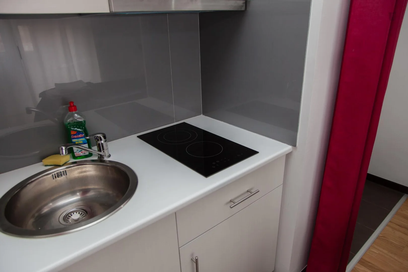 Student-friendly studio with excellent transport links in 