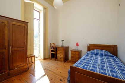 Habitación en alquiler con cama doble Coimbra