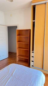 Habitación privada en Rua Eça de Queirós, imagen 3 de 28