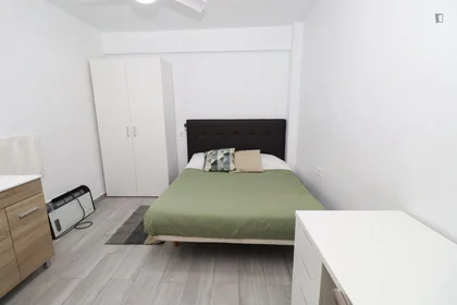 Stanza privata in Carrer de Pintor Ferrandis, immagine 1 di 26