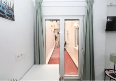 Stanza privata in Carrer de Pintor Ferrandis, immagine 2 di 26