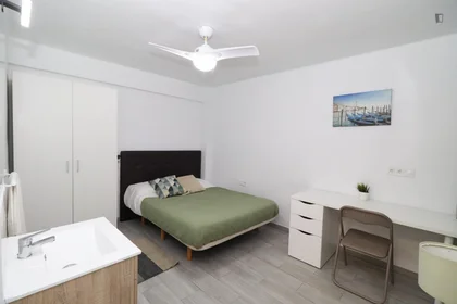 Stanza privata in Carrer de Pintor Ferrandis, immagine 5 di 26