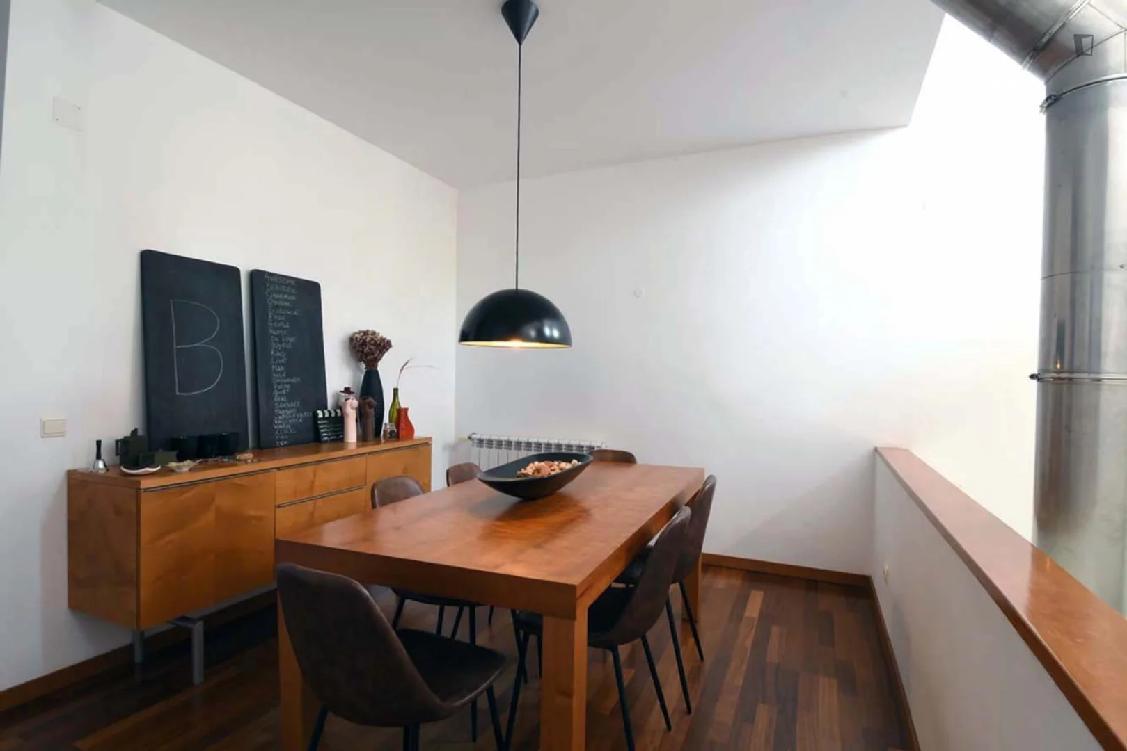 Habitación estudiantil económica cerca del campus en 