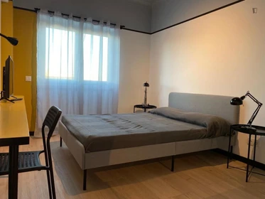 Room for rent with double bed setubal