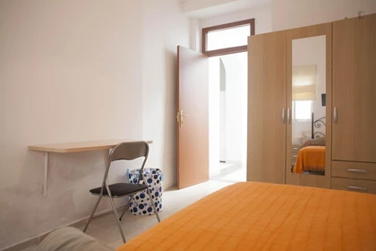 Cádiz de ortak bir dairede kiralık oda