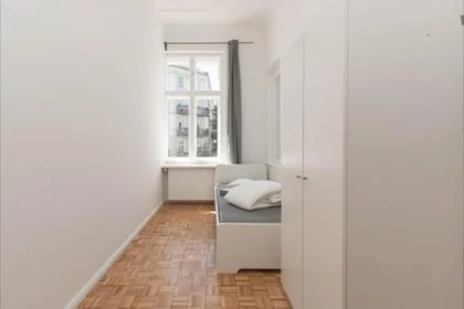 Quarto privado em Hermann Str., imagem 1 de 15