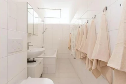 Quarto privado em Hermann Str., imagem 12 de 15