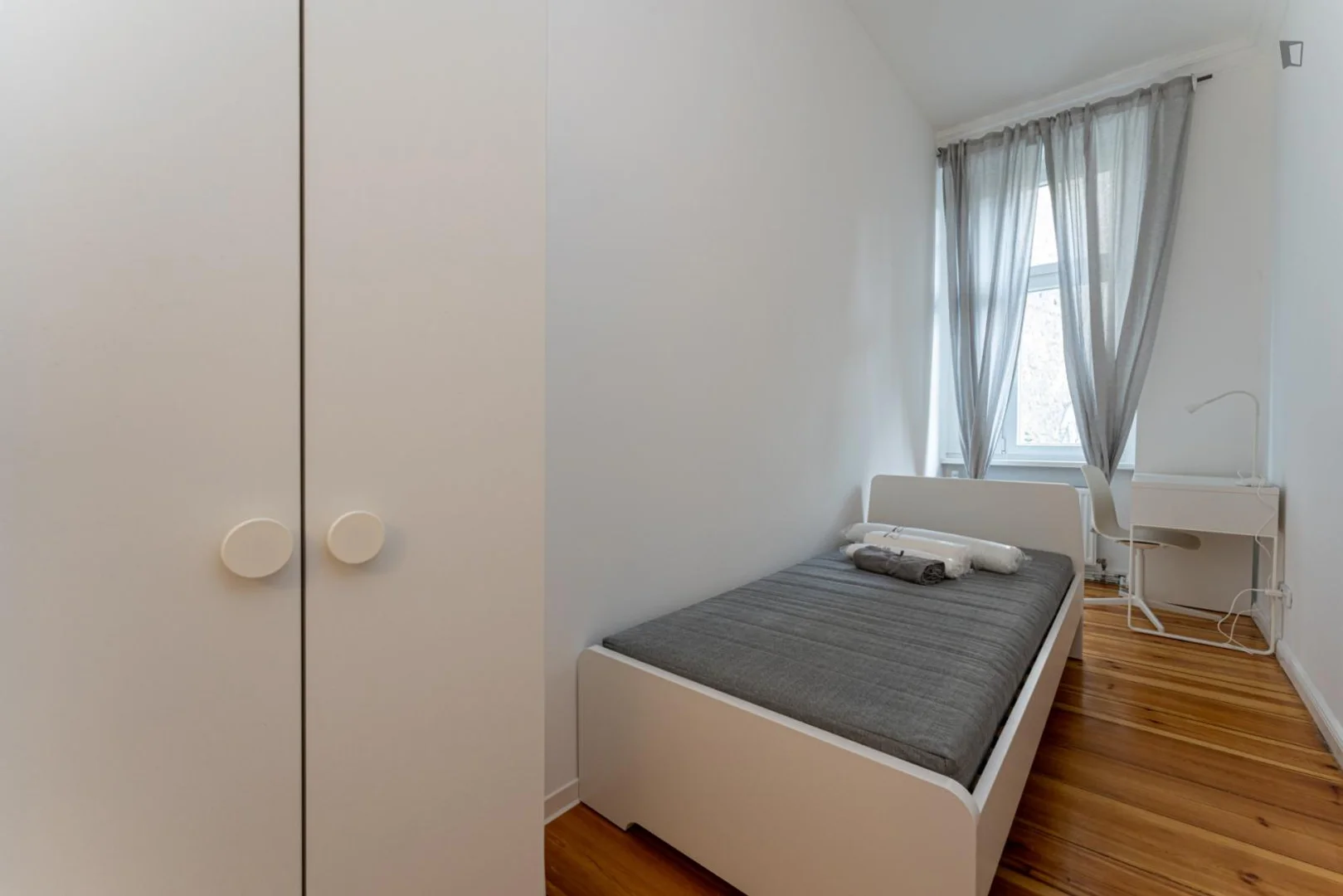 Chambre d'étudiant économique avec emplacement pratique dans