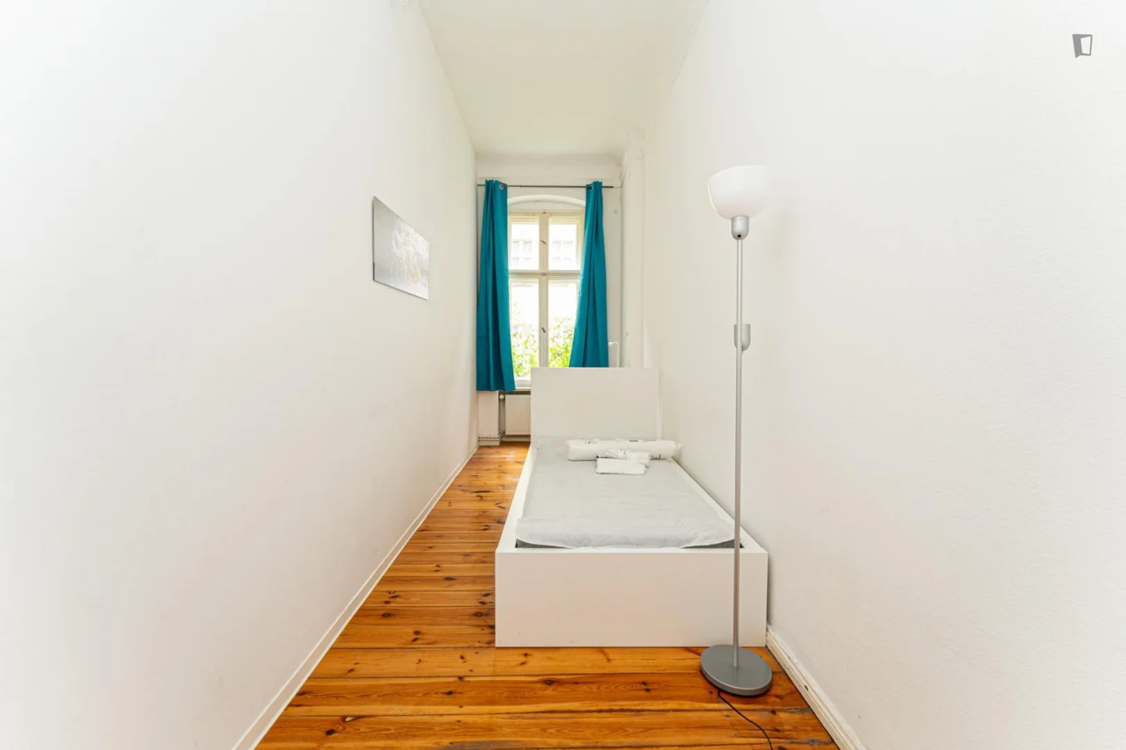 Functional student room perfect for studying in