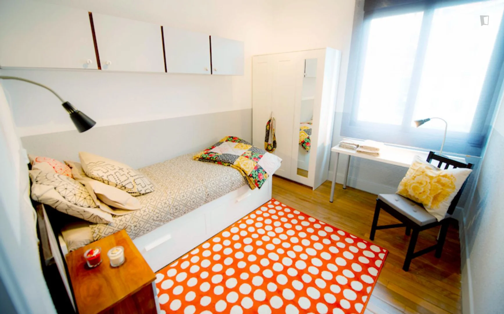 Bright and airy student room with easy university access in 